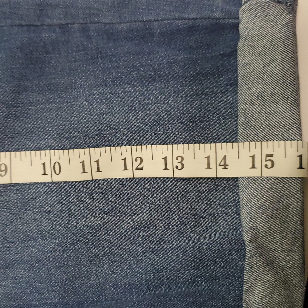 Levi Shorts size 28 - Picture 6 of 11